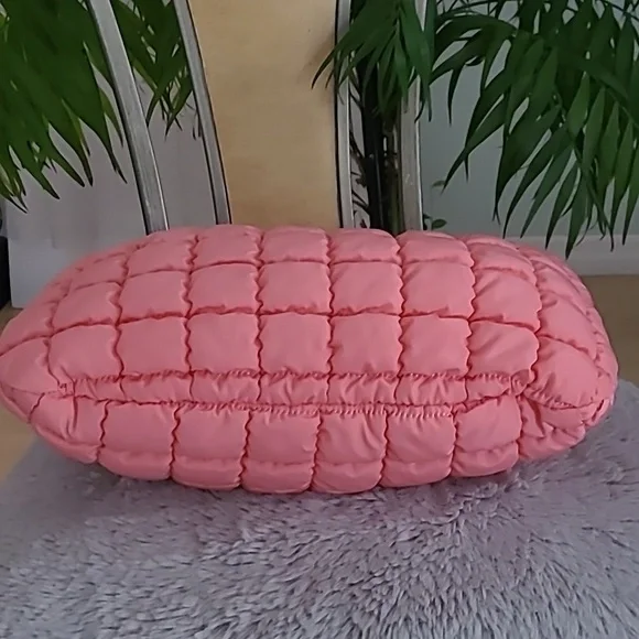 Quilted Soft Hobo Bag ❤️ - Picture 3 of 8